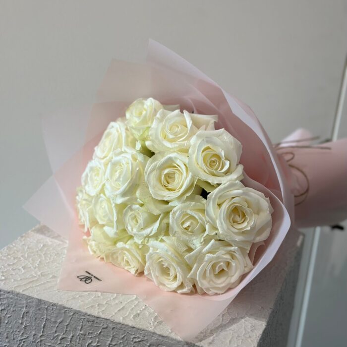 ⁦باقة الورده البيضاء⁩ - الصورة ⁦1⁩