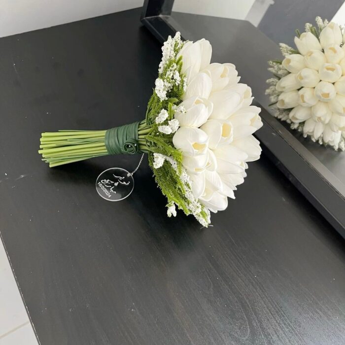 ⁦مسكة عروسة ورد التوليب⁩ - الصورة ⁦1⁩